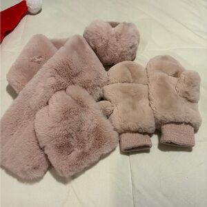 LC Lauren Conrad Soft Pink Women’s Mittens Set